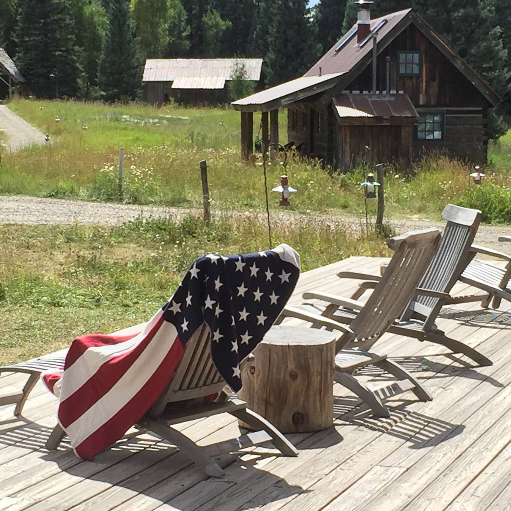 In2Green - American Flag Throw Blanket