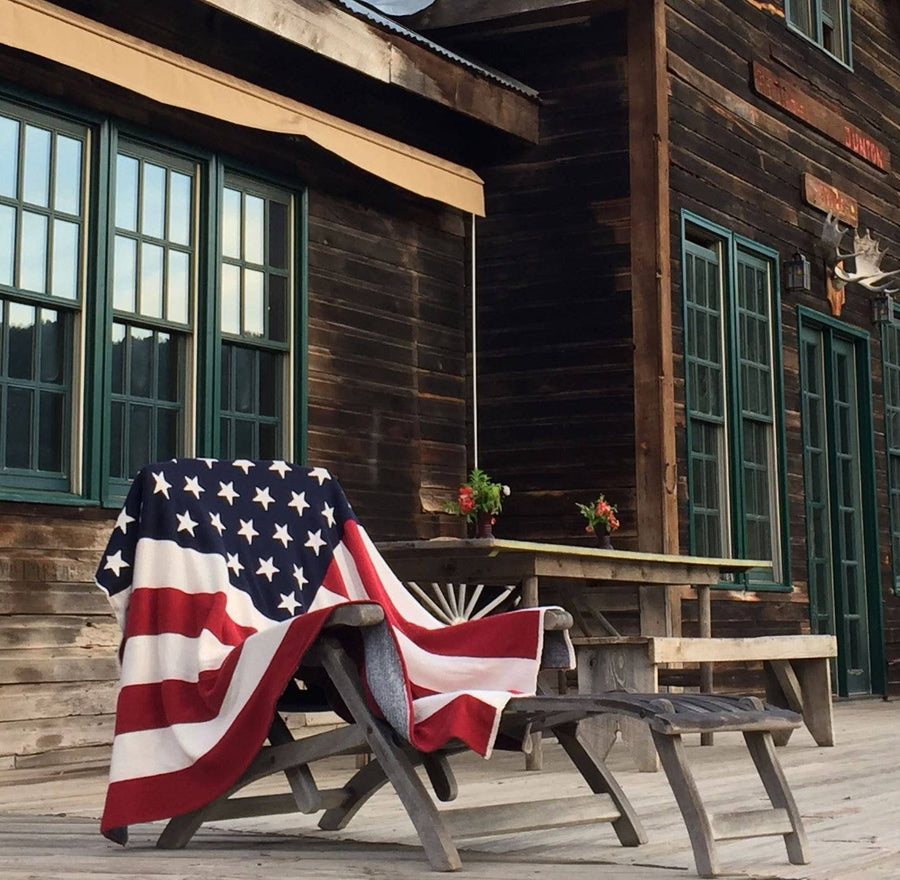 In2Green - American Flag Throw Blanket