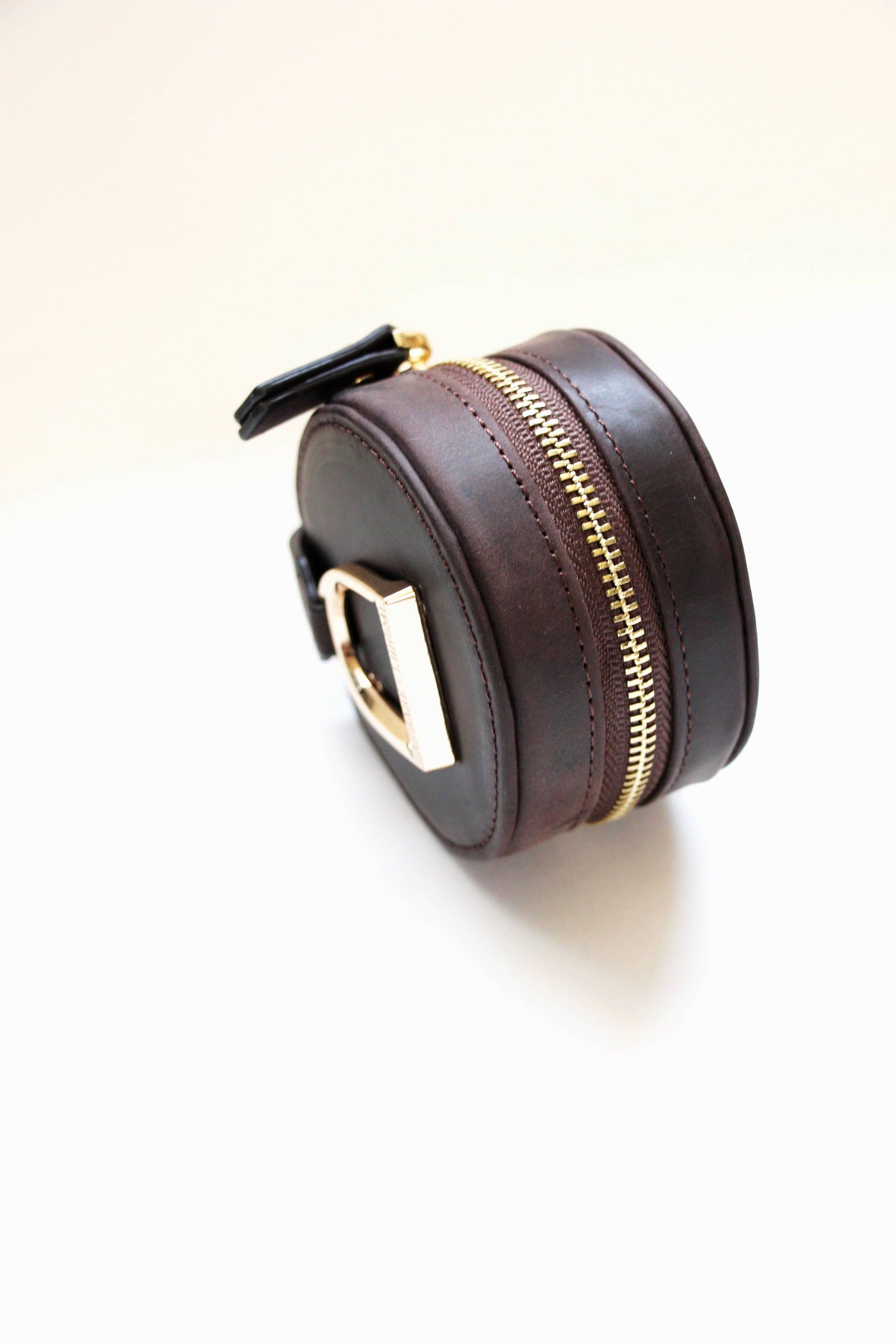 Oakbark & Chrome - Stirrup Accessory Keeper in Havana - Exceptional Equestrian