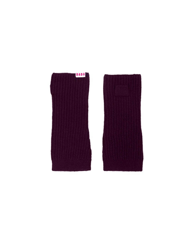 muscat (purple) DADA side label is subtly sewn on the right mitten as a signature