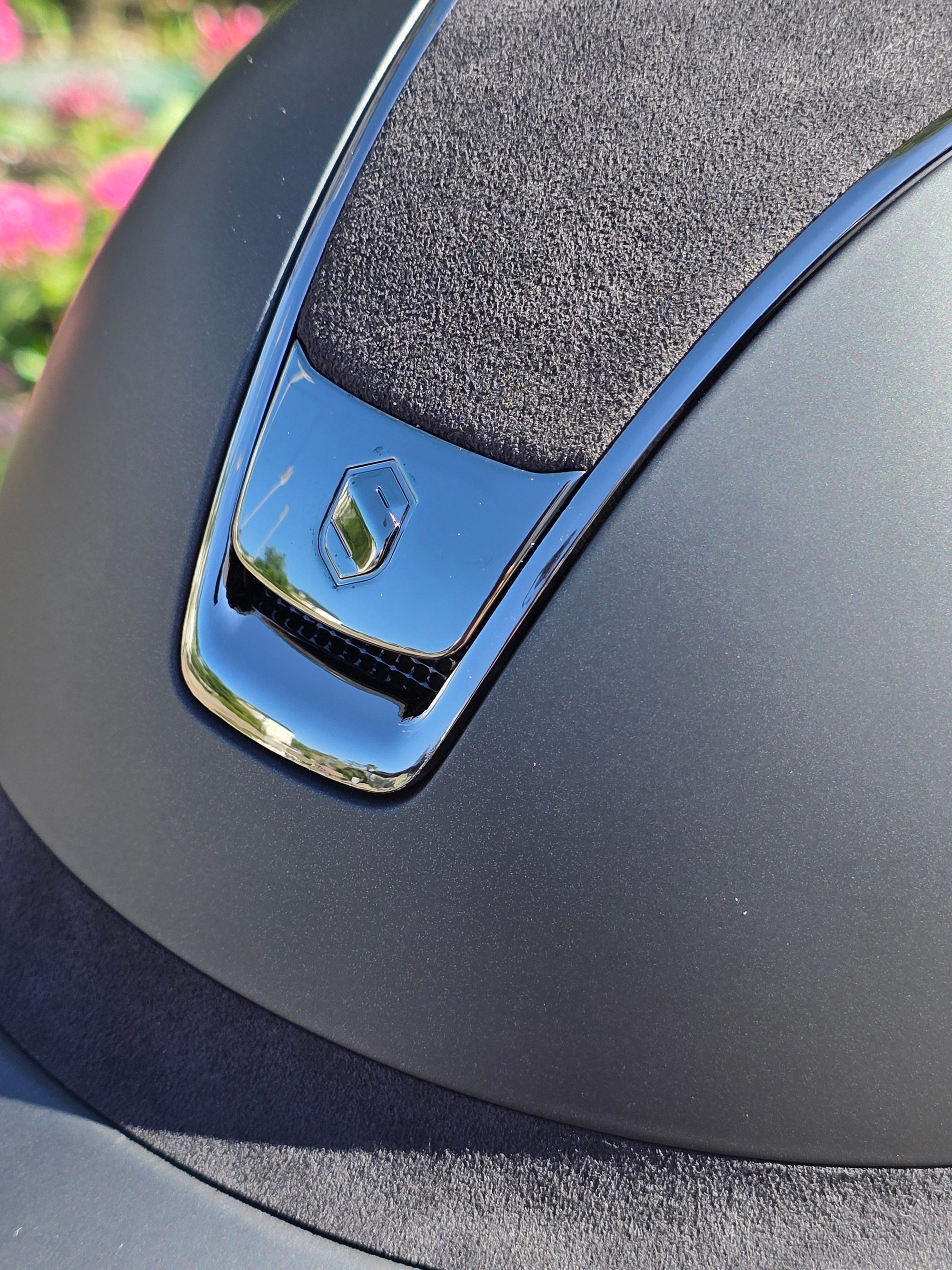 2.0 Miss Shadow w/Alcantara Top & Frontal Band Black Chrome